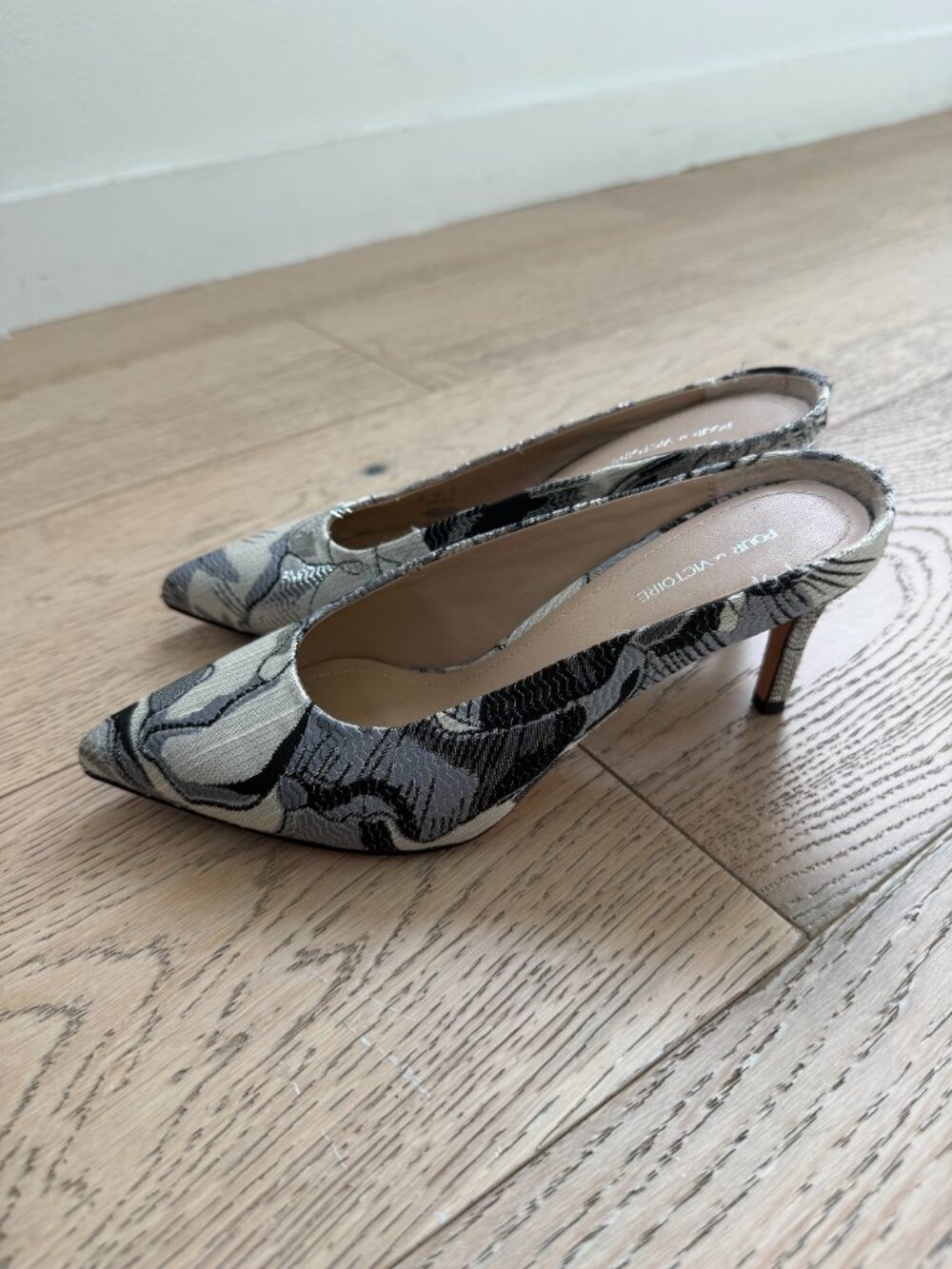 Pour La Victoire Daria mule Size 6.5
